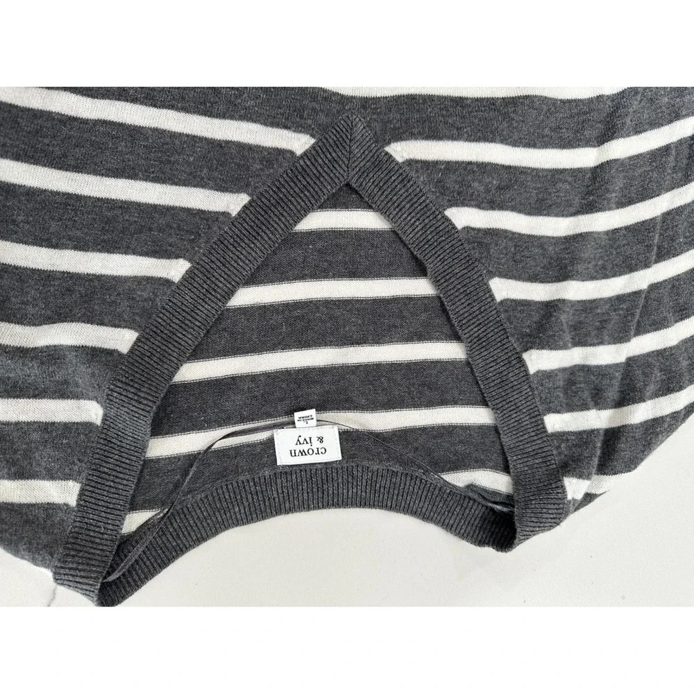 Crown and Ivy Striped V Neck Long Sleeve Tunic Sweater Women Size L‎